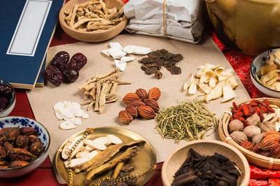 中藥飲片與成藥 傳統(tǒng)與現(xiàn)代的智慧融合