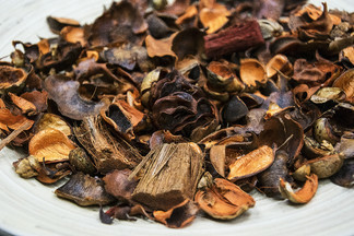 香料的魅力 從天然中草藥到現(xiàn)代成藥的多重應用與免費PS工具資源分享